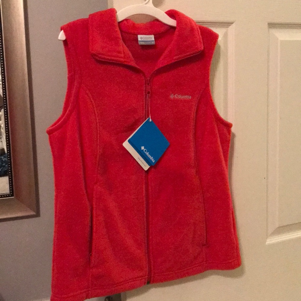 NWT- women’s Columbia red vest
